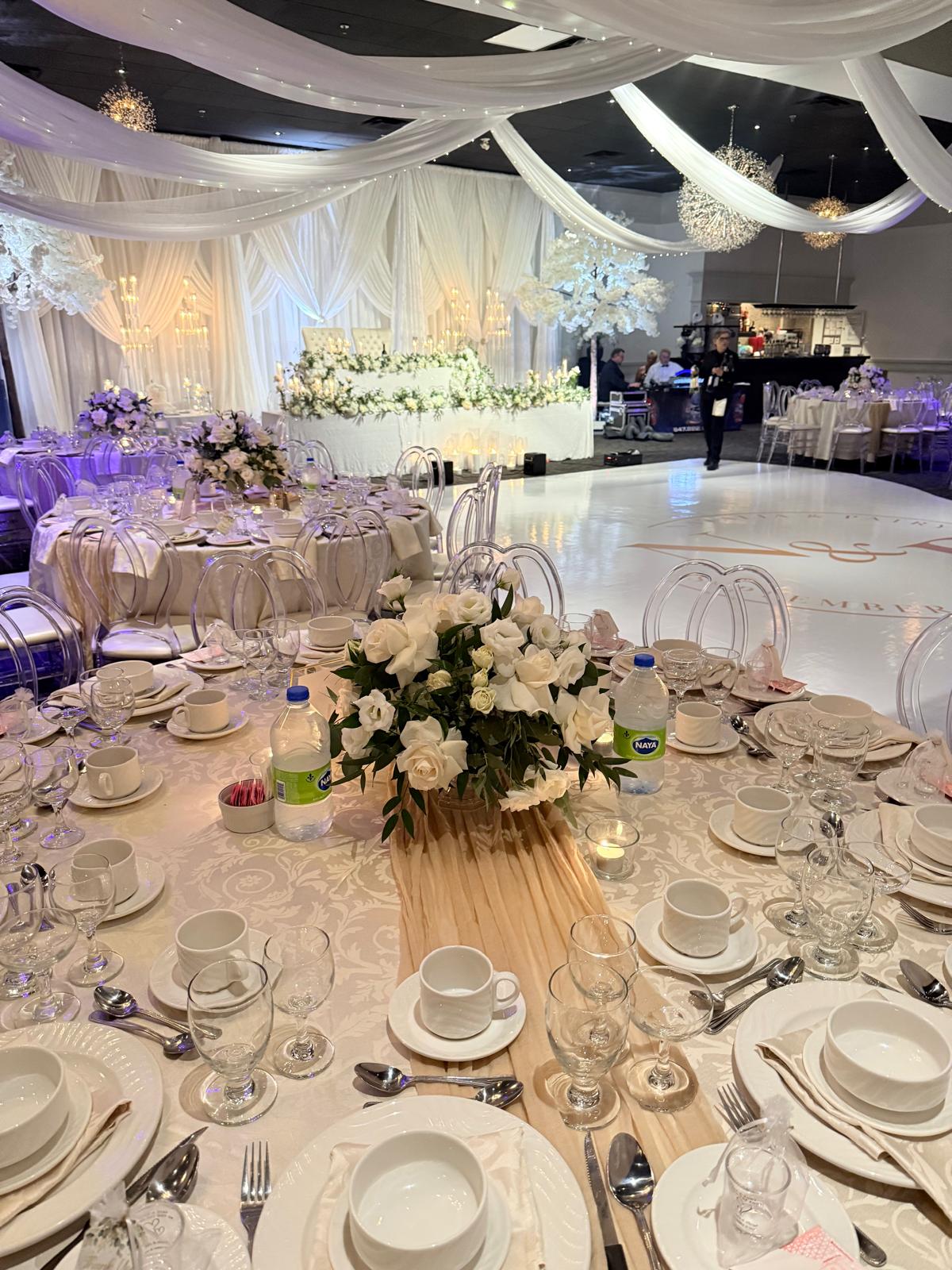Head table at large wedding